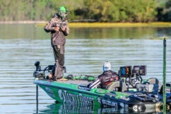 Abu Garcia Adrian Avenas Fantasista Premier/REVO4 STX RH Spinnerbait Combo -Fishing Goods Store adrian avenas abu garcia fnpc610 6 revo4 stx spinnerbait casting combo 92727.1651242873