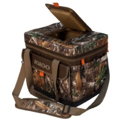 Igloo Realtree Square Cooler Bag -Fishing Goods Store igloo 00063015 realtree square cooler bag 42026.1650936315